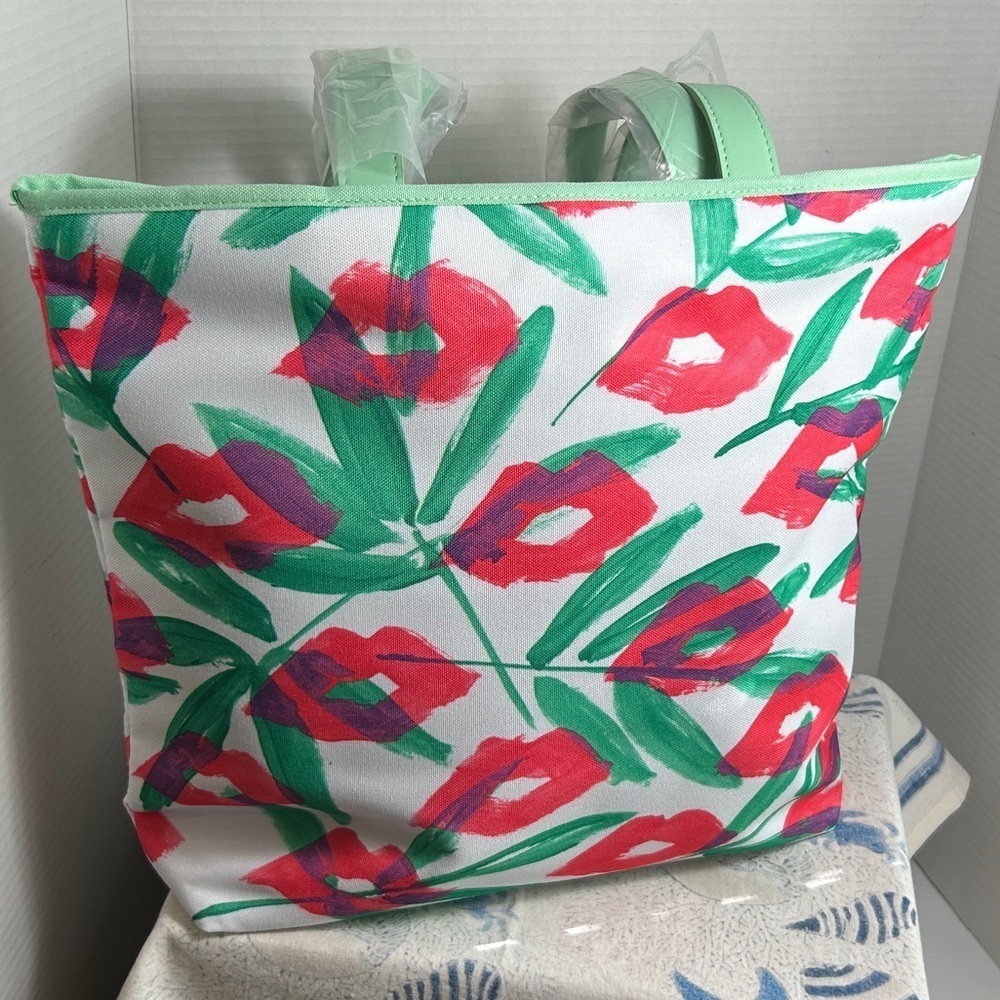 Clinique Drawbertson Tote Makeup Bag Set Floral Lips Design Red Green White New - Picture 4 of 16